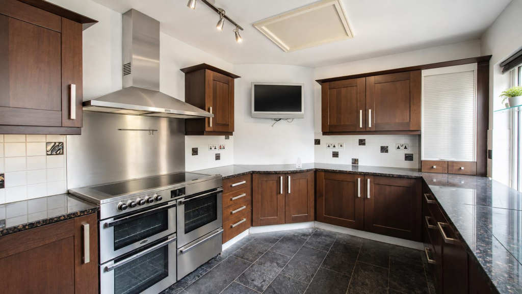 House in Little Horwood, Buckinghamshire - More