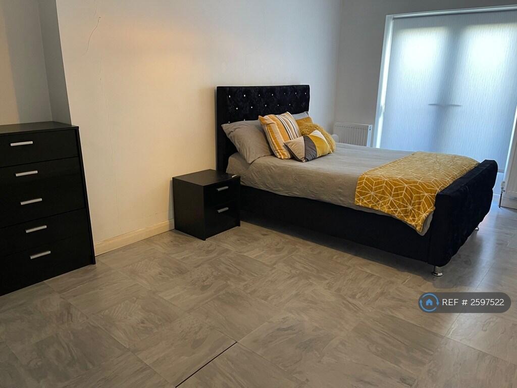 Main image of property: Bradshaw Cottages, London, E14