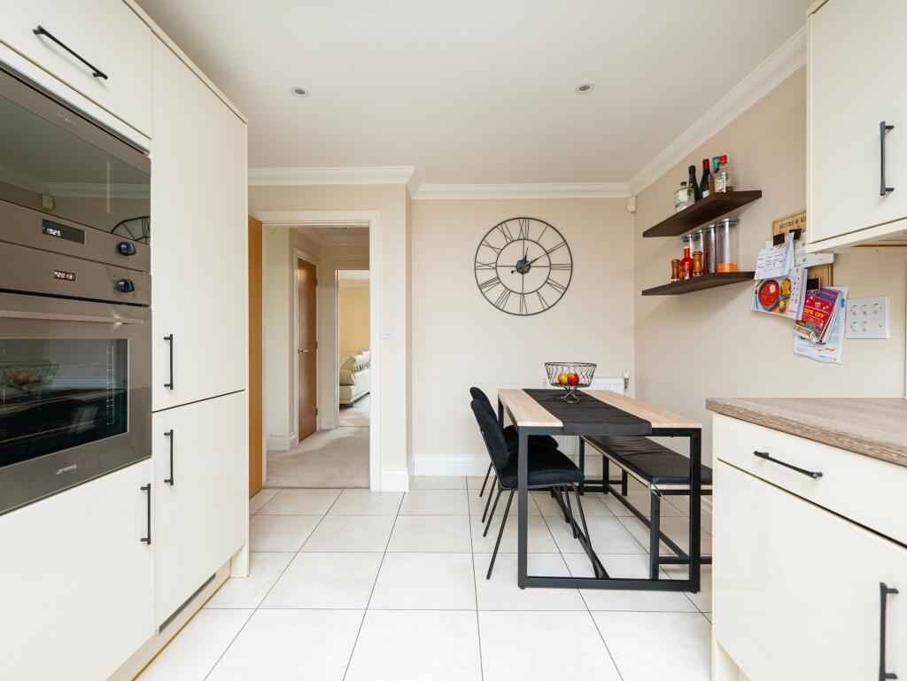 Welcombes View, Coulsdon, CR5 - View 6