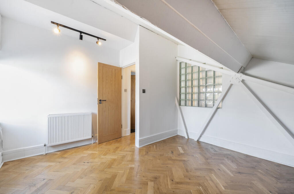 Apartment in London - View 5