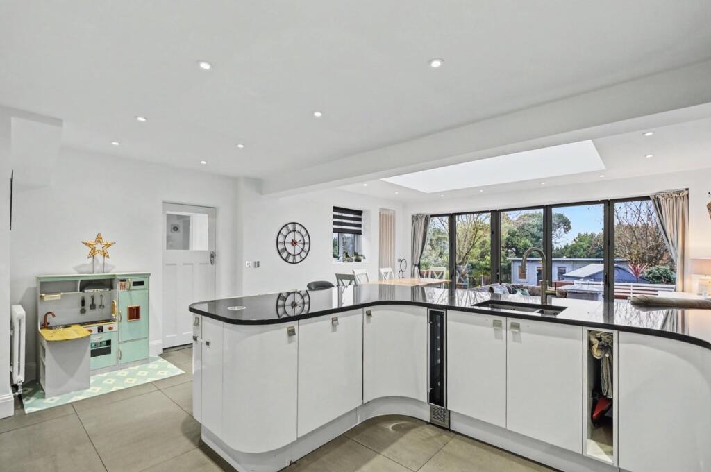 Gloucester Avenue, Moulsham Lodge, Chelmsford, CM2 photo 3