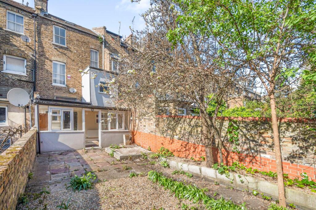 House in London - View 2