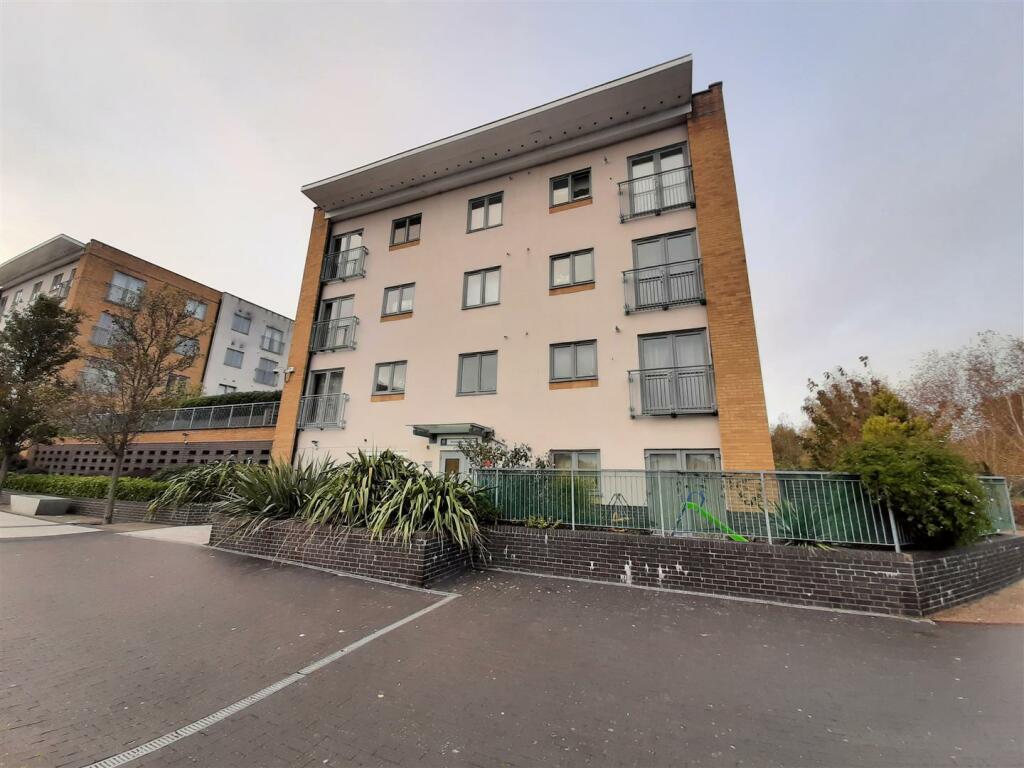 2-bed flat on Middlewich House, Taywood Road, Northolt, £269,950