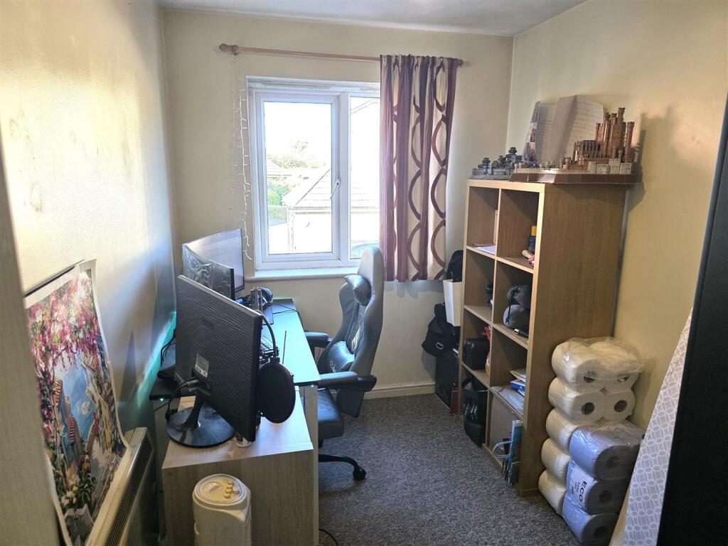 Apartment in Romford - View 4