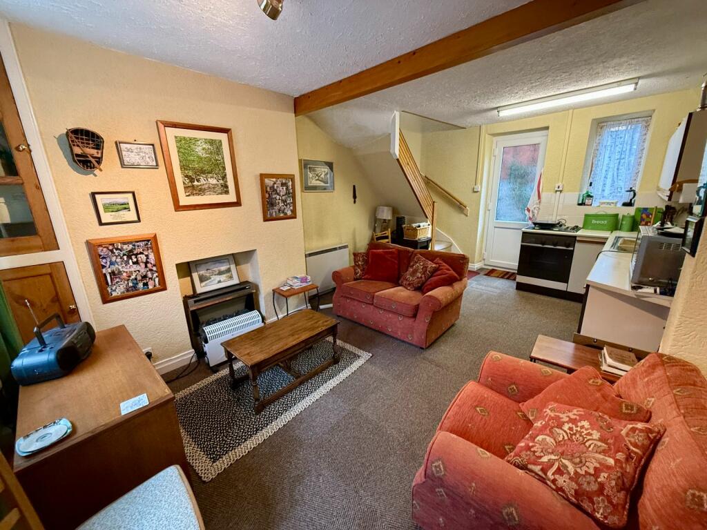 8 Upperfield Street, Dolgellau, LL40 1NA photo 2