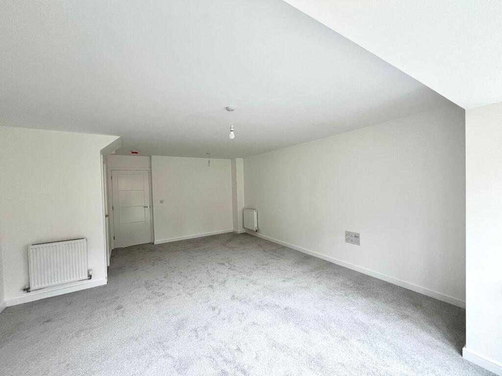 House in Milton Keynes, Whitehouse - View 4