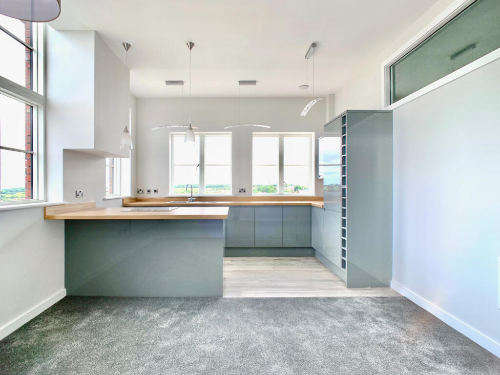 Apartment in Leeds, Morley - View 2