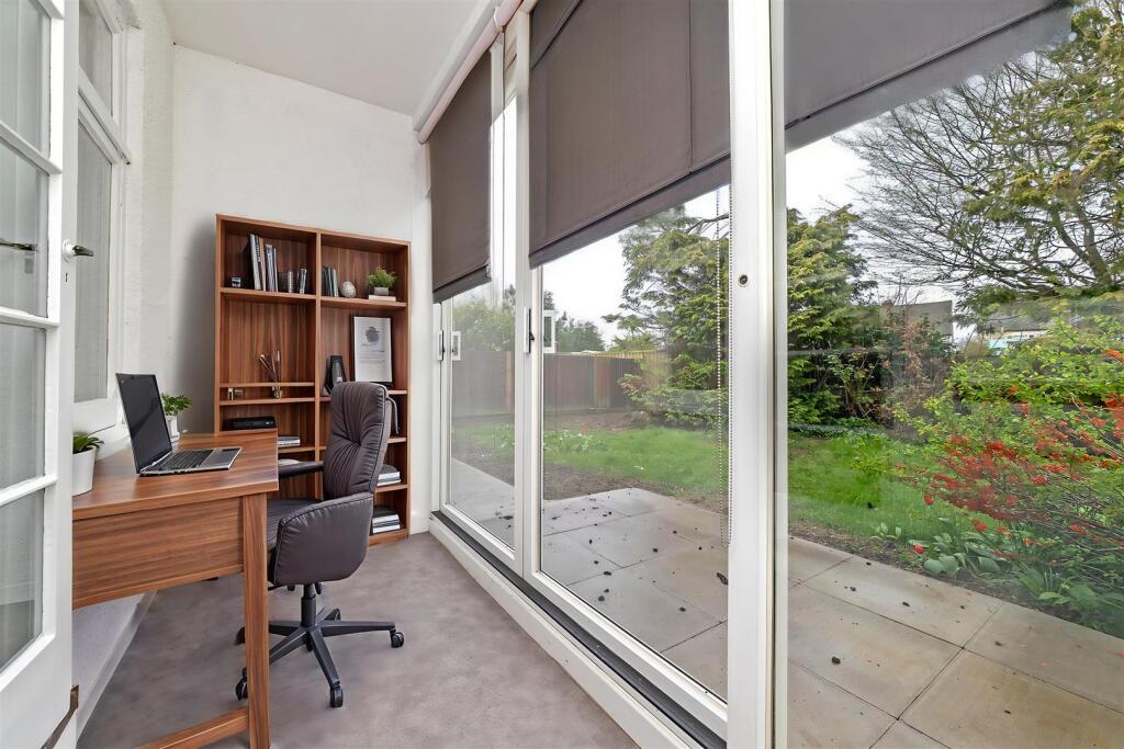 House in St Albans, The Camp - View 5