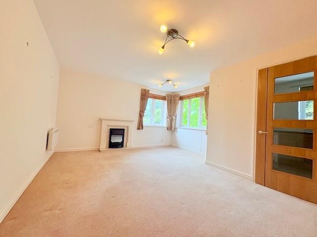 Apartment in Ferndown, Tricketts Cross - View 3