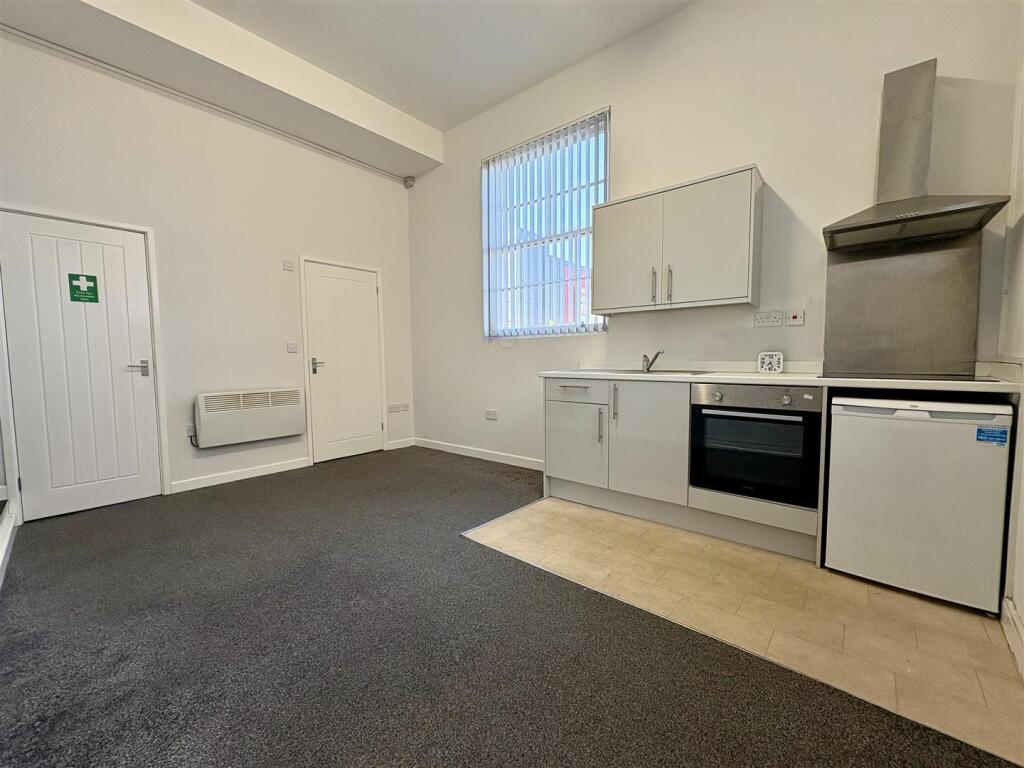 Apartment in Wolverhampton - View 3
