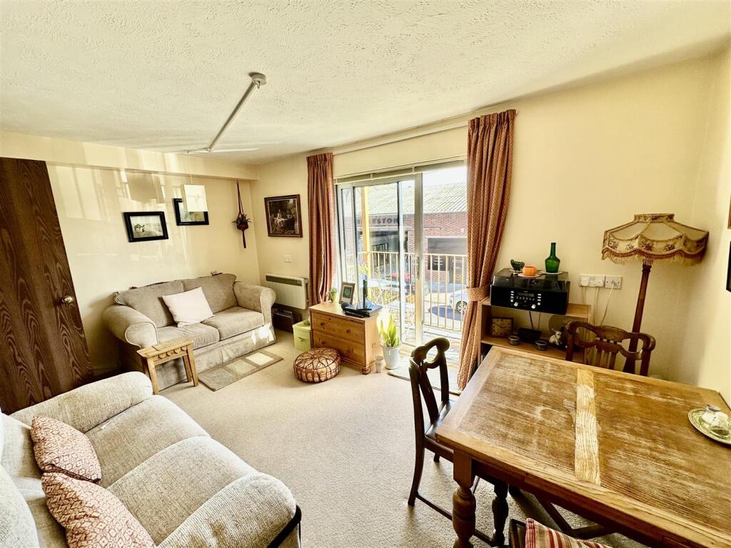 Porchester Court, Leigh on Sea photo 2