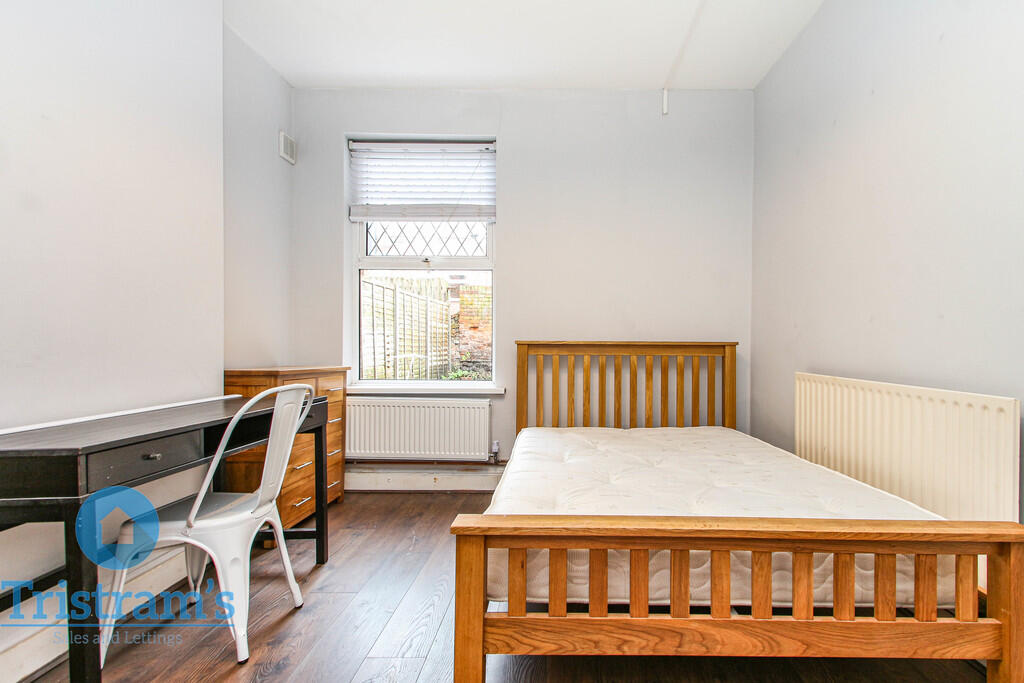 Kimbolton Avenue, Lenton - More