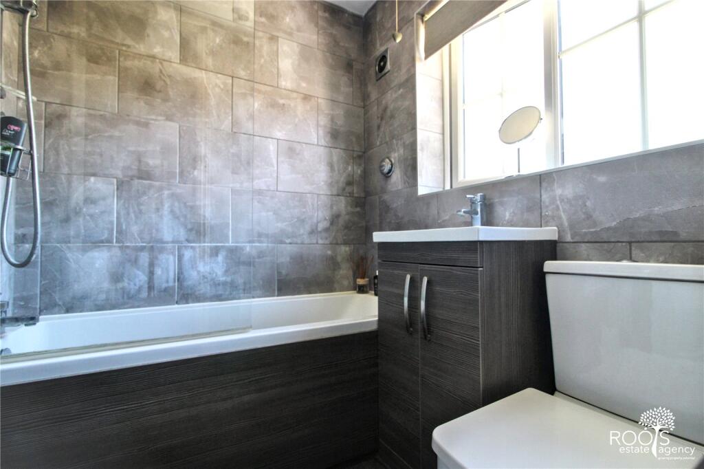 House in Thatcham, Colthrop - View 3