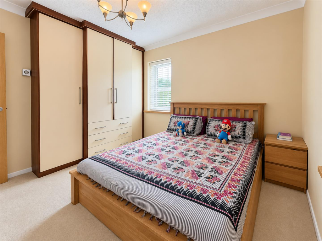 Apartment in Southall - View 4