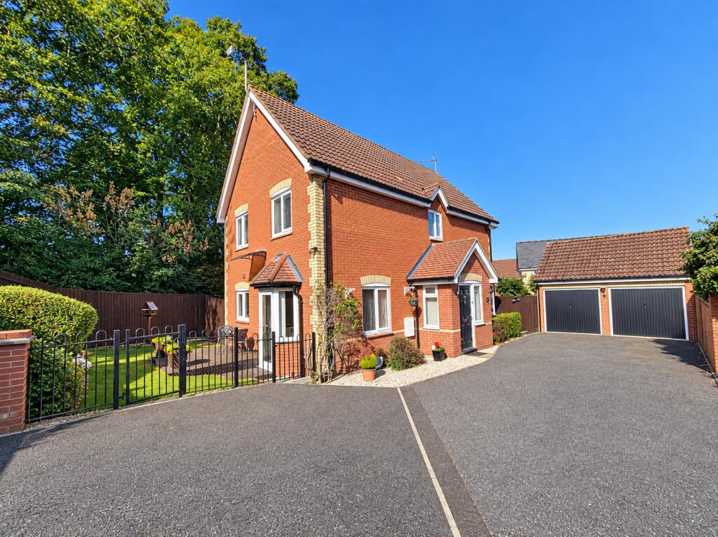 4-bed detached on Hazel Rise, Claydon, Suffolk, £479,995