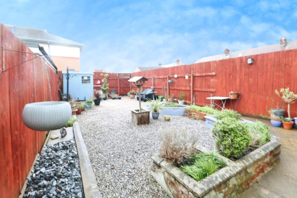 House in Hull - View 2