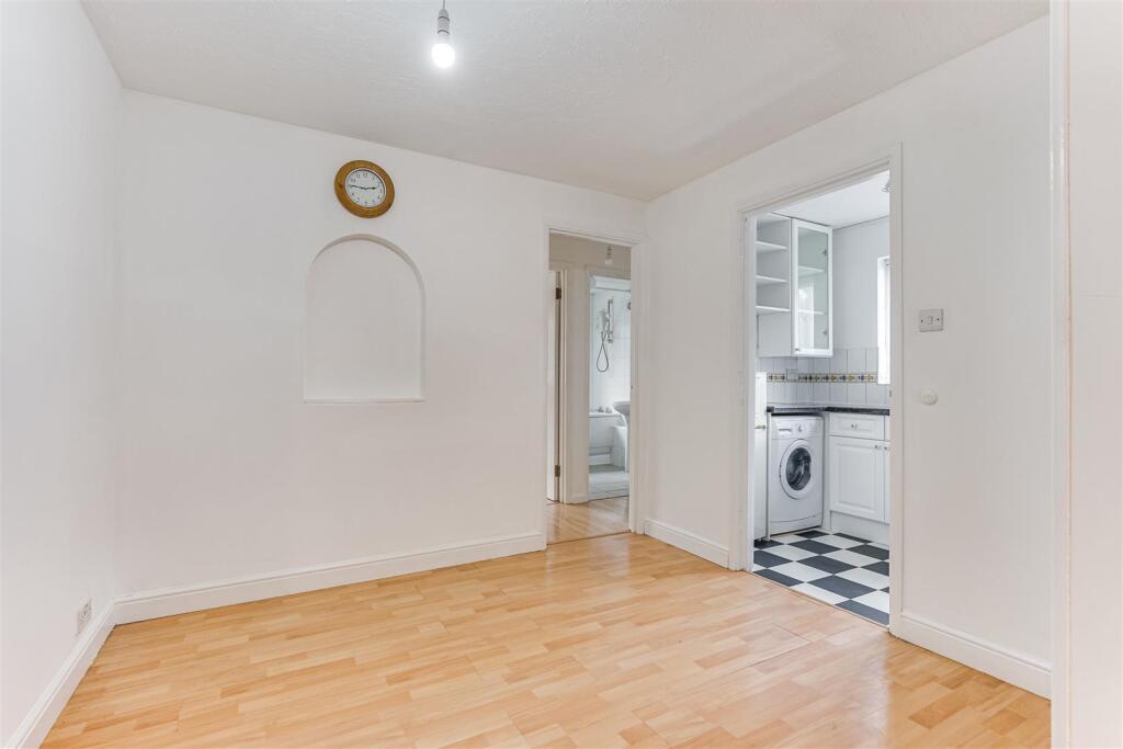 Apartment in Hatfield, Hilltop - View 3