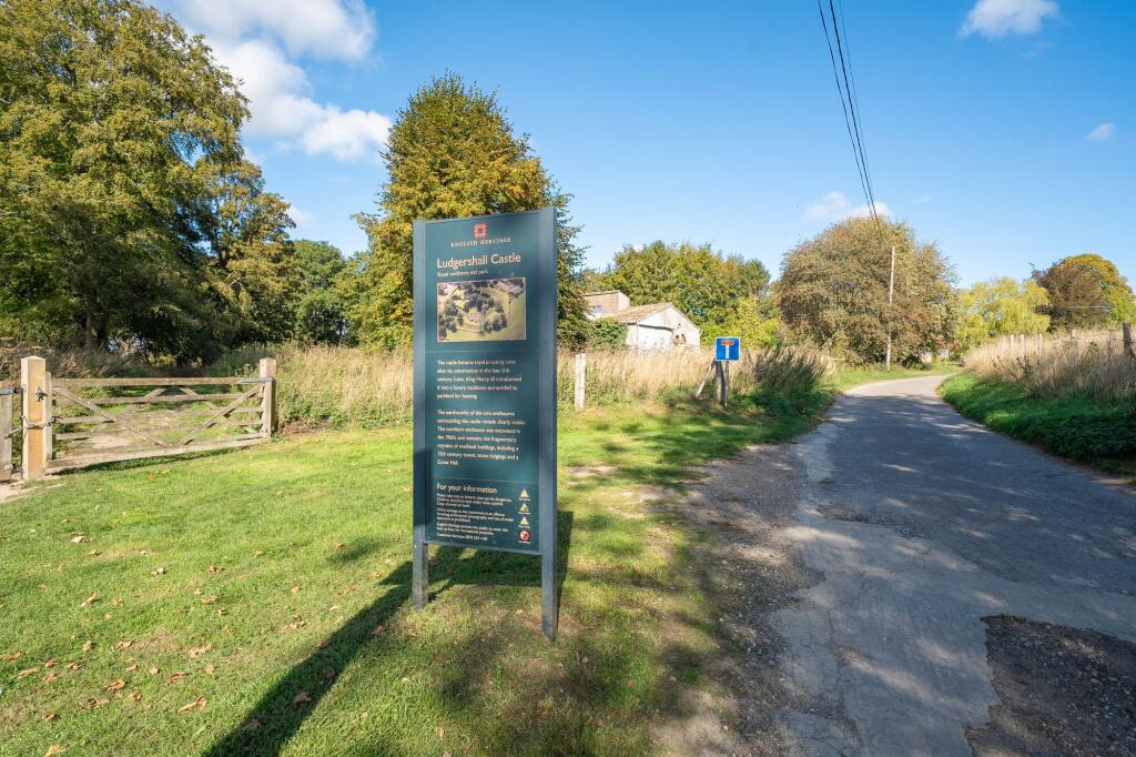 House in Ludgershall, Wiltshire - View 4