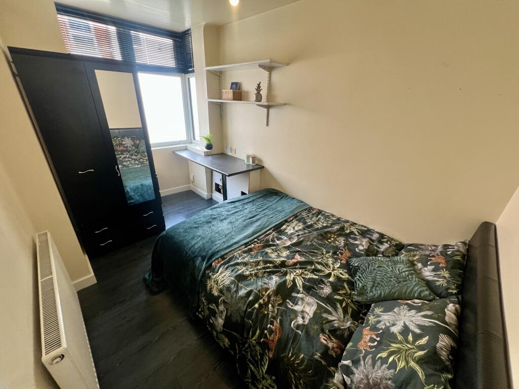 6 bedroom house for rent