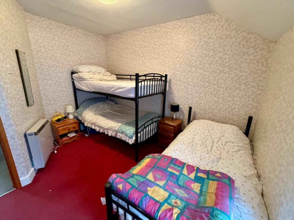 8 Upperfield Street, Dolgellau, LL40 1NA photo 4