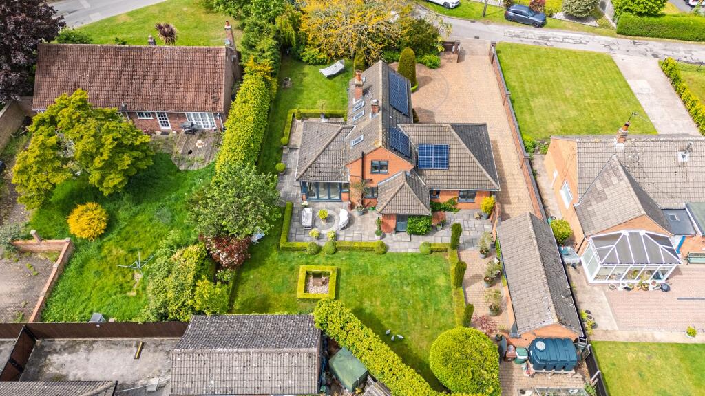 Main image of property: The Hedgerows in the heart of Bathley, Newark's Hidden Countryside Gem...