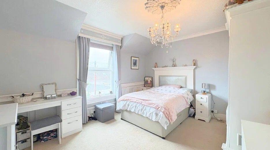 House in Torquay - More