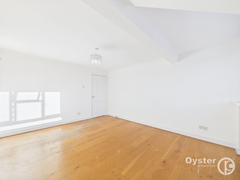 Apartment in Enfield - View 3