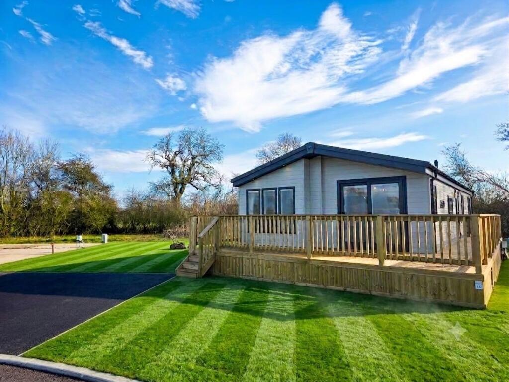 3-bed caravan on Pickering, York, YO18 8EA, £150,000