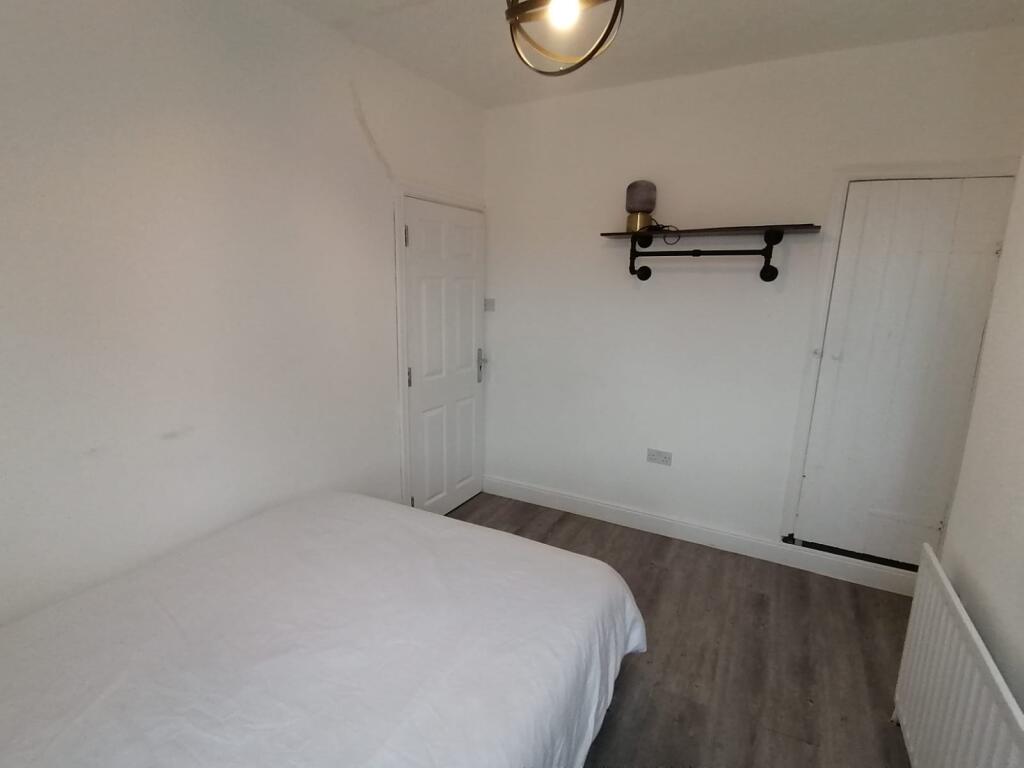 House in Nottingham - View 3