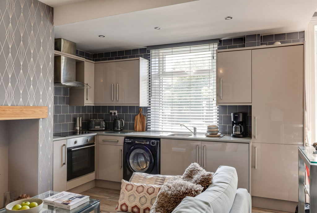 White Lee Road, Batley, WF17 photo 4