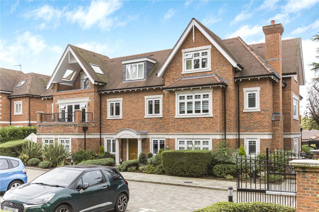 Main image of property: Coombehurst Close, Barnet, EN4