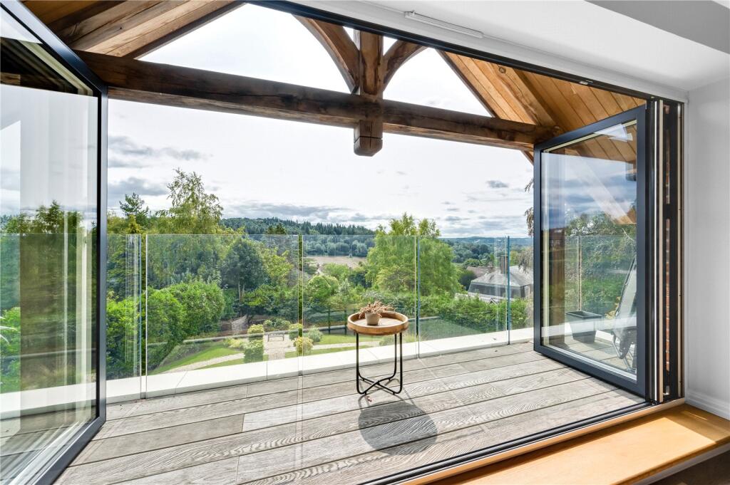 Apartment in Guildford, Surrey - View 3