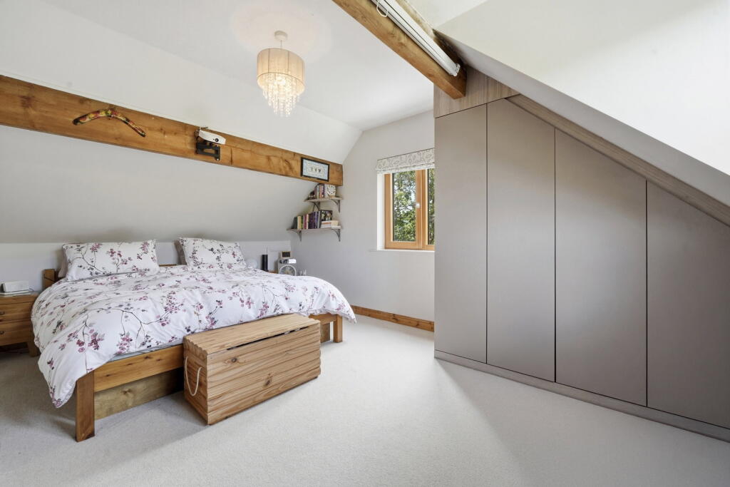 House in High Peak, Chapel-en-le-Frith - More