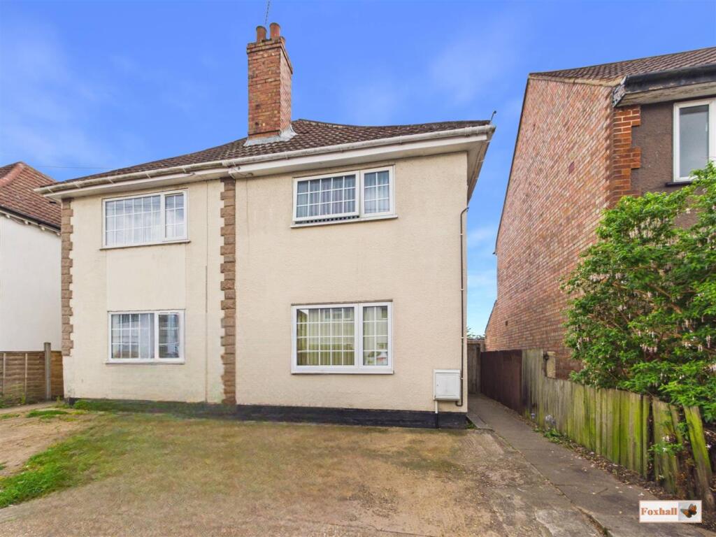 Main image of property: Reading Road, Ipswich