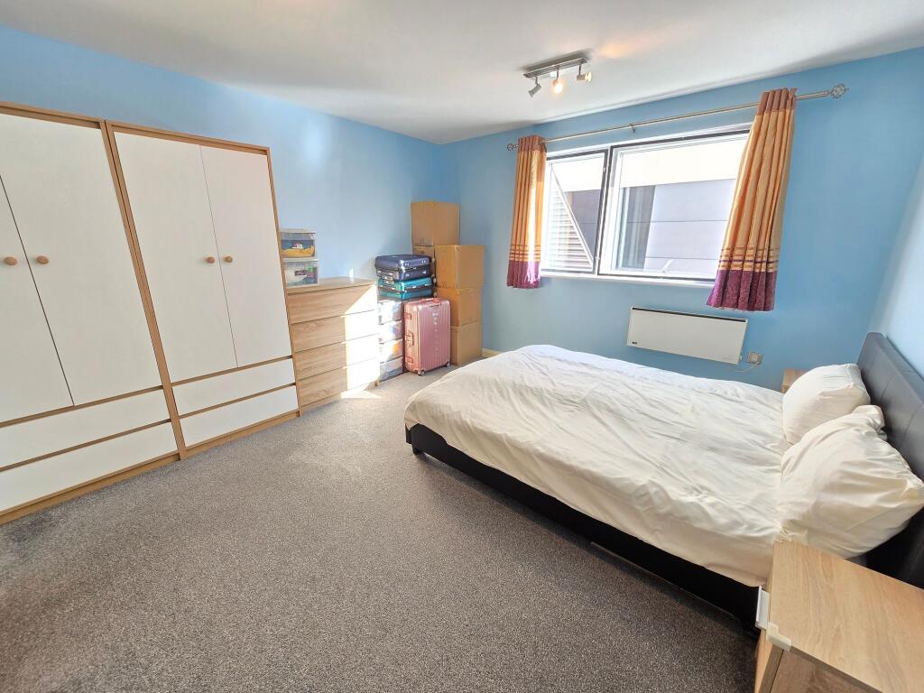 Apartment in Trafford, Hale - View 5