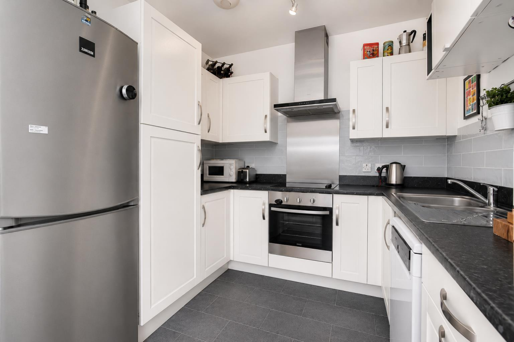 Apartment in Sutton - View 5