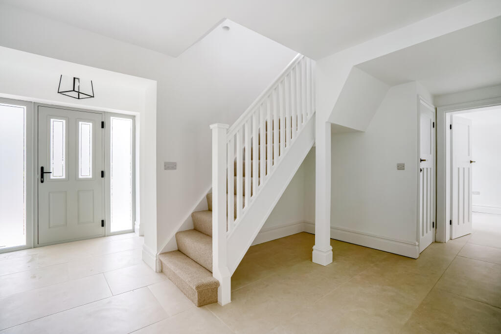 House in Hart, Fleet Blue Triangle, Fleet - View 5