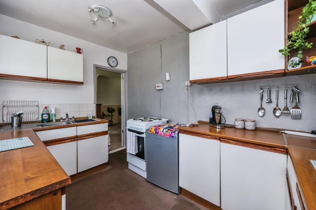 Meadow Close, Hucknall, Nottingham, Nottinghamshire, NG15 - More
