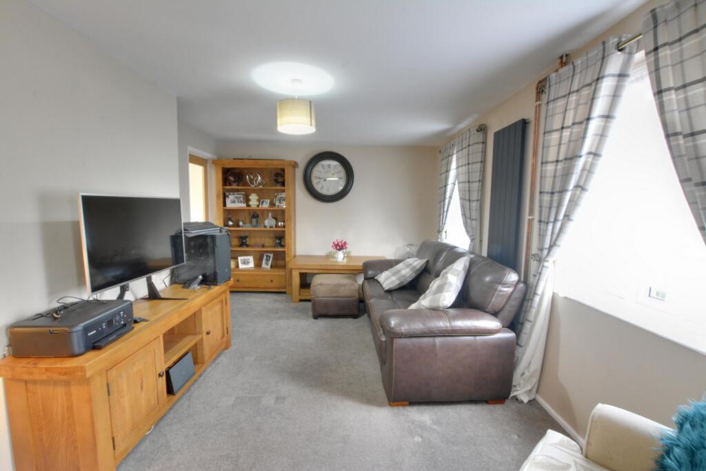 Meadowlands, West Green, RH11 photo 3