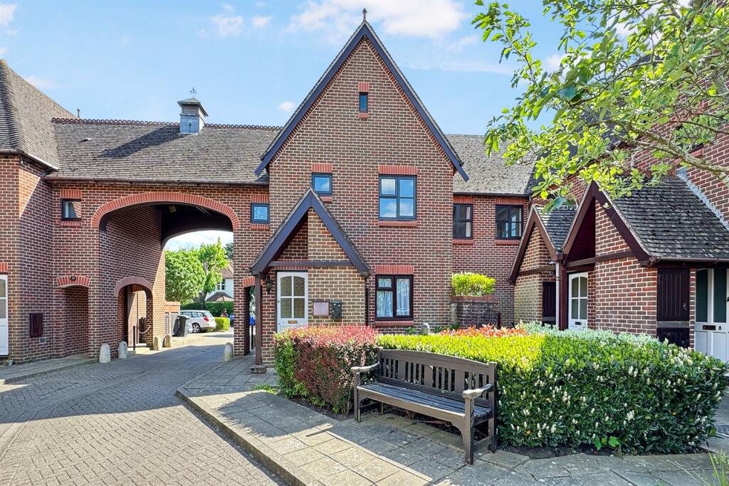 Main image of property: 2 bedroom First Floor Flat in Chichester