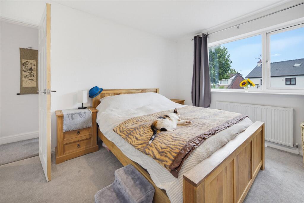 House in Cardiff, Whitchurch - More