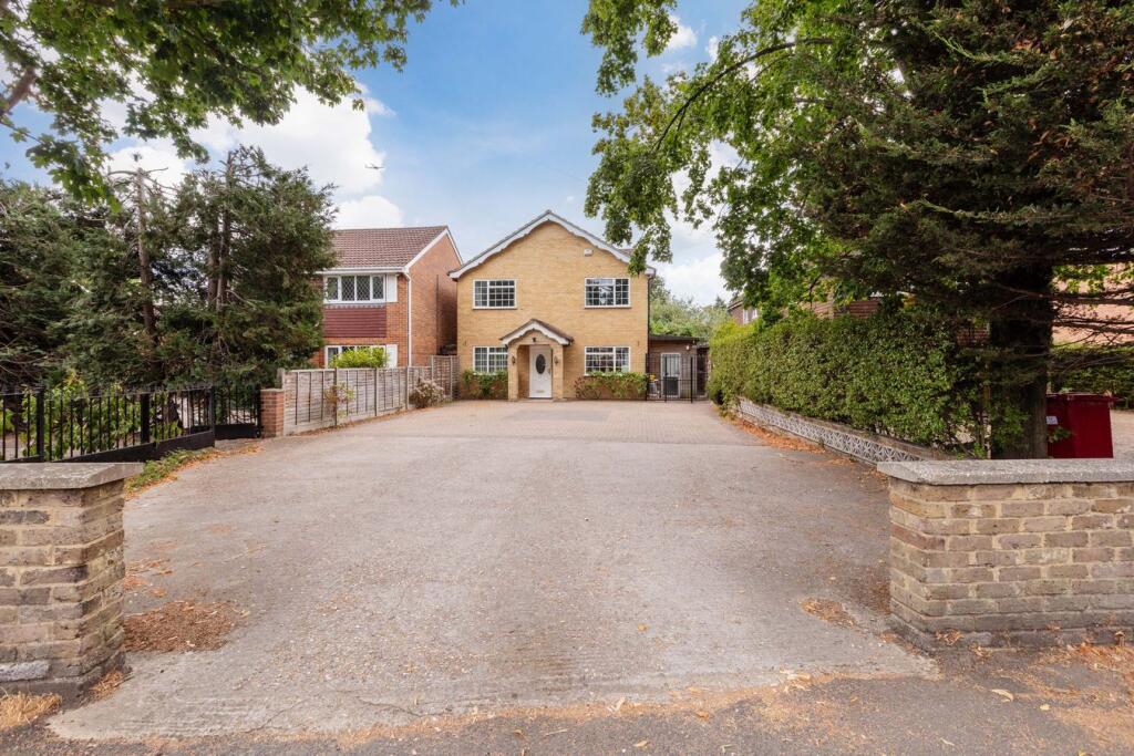 Main image of property: Red Cottage Mews, London Road, Langley, SL3