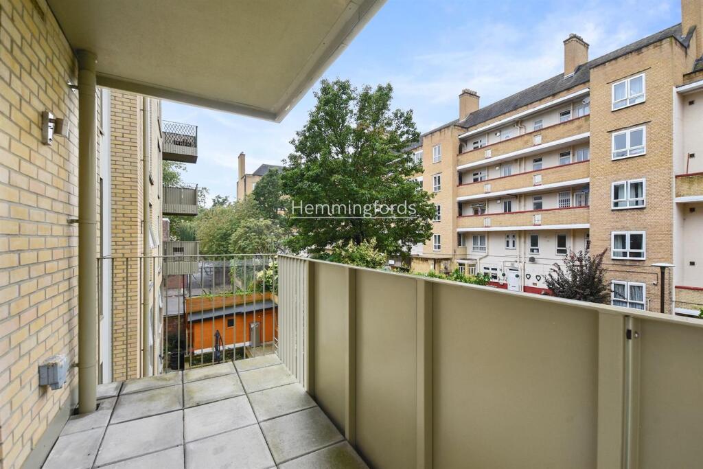 Apartment in London - More