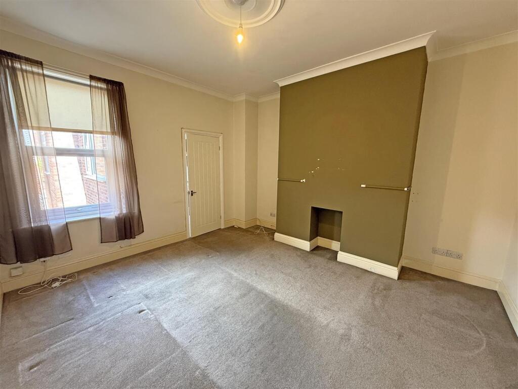 Apartment in North Tyneside, North East - View 3