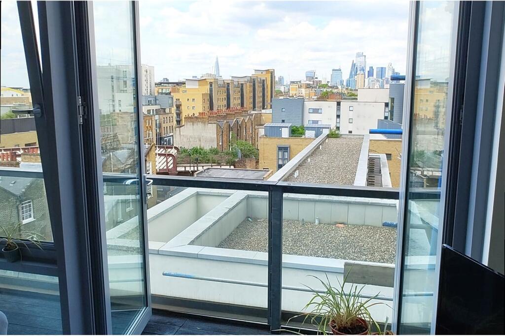 5 Salton Square, London, E14 photo 3