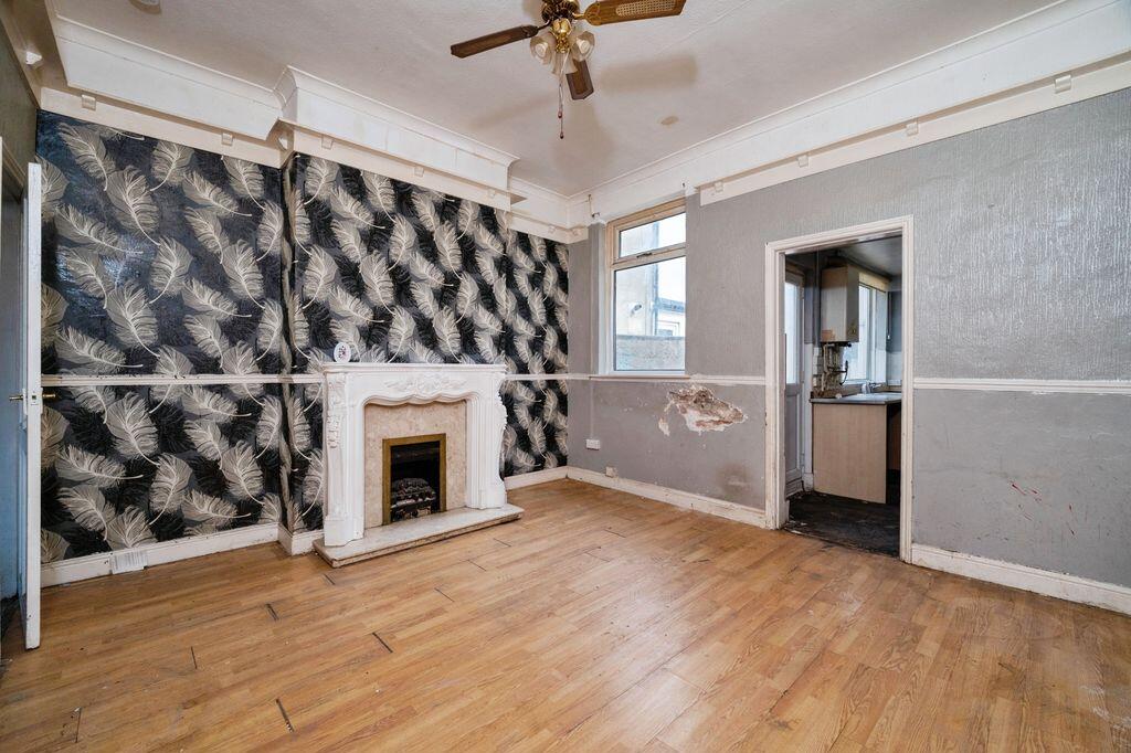 House in Grimsby, Holme Hill - More