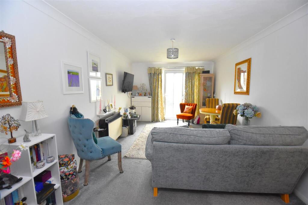 Ashingdon Road, Rochford photo 2