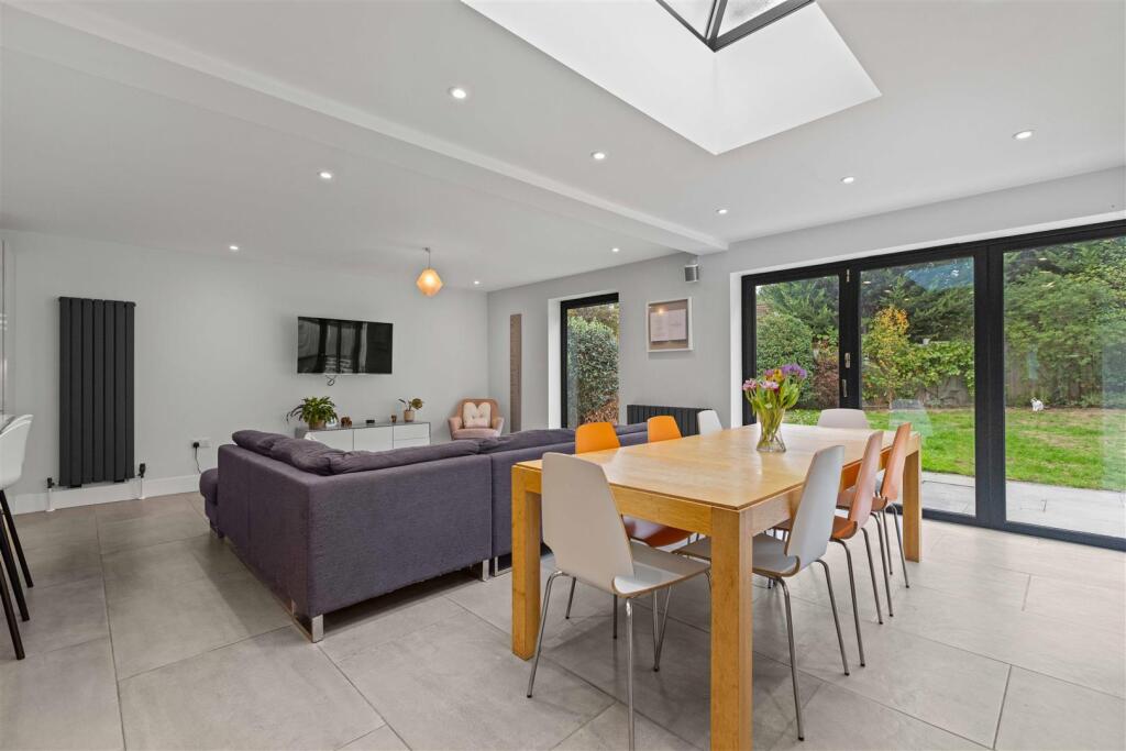 House in Slough - View 4