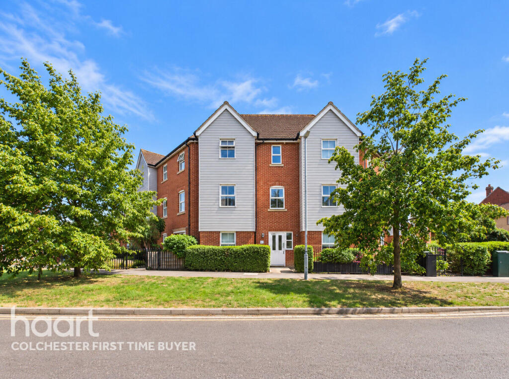 2-bed flat on William Harris Way, Colchester, £160,000