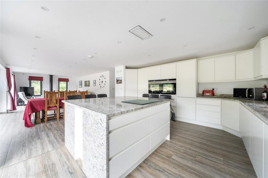 House in Newport - View 4